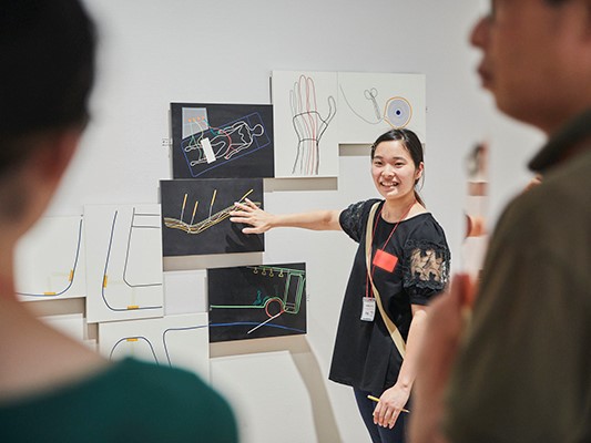 【開催レポート】展覧会関連プログラムとして、京都と東京で美術と手話ワークショップを開催しました