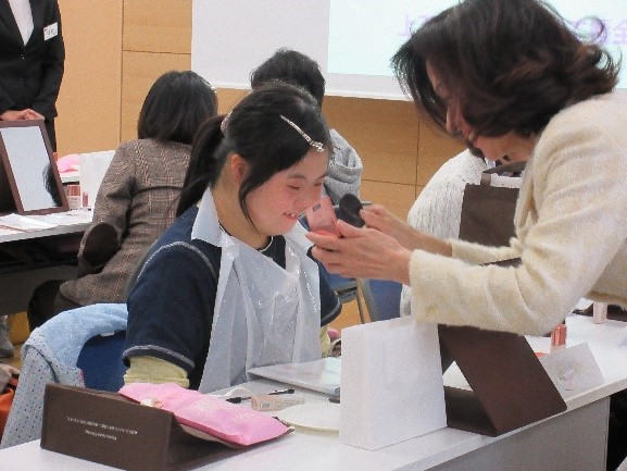 【2016年度も開催決定！】基本のメイク＆身だしなみ講座